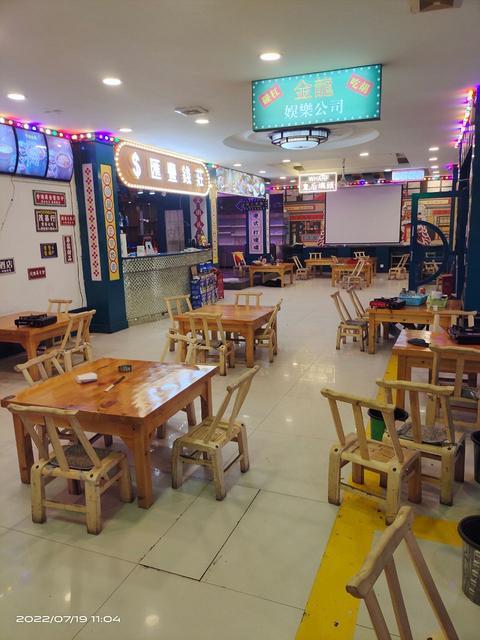 丰泽园正对面餐饮店旺铺低价转让！