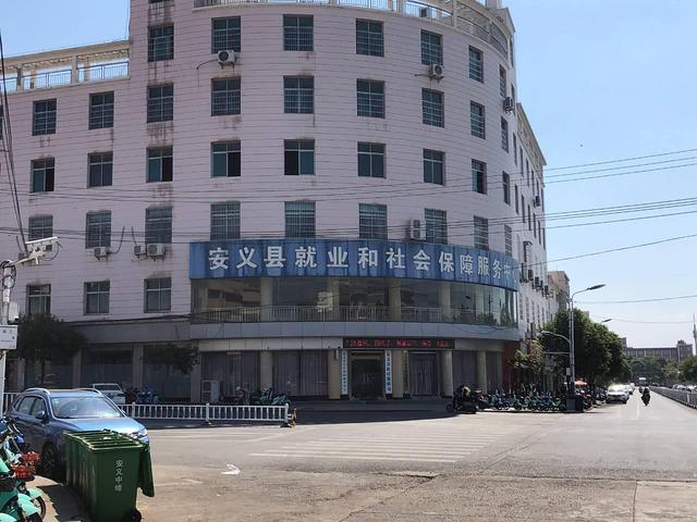 南昌职业大学1.7万 大型超市门口店