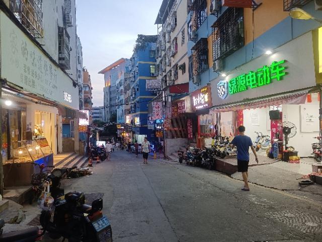 空店转让，村口沿街店面，位置佳