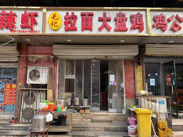 B974一转让邯山街临街快餐店，有外摆区周边多个商圈写字楼。