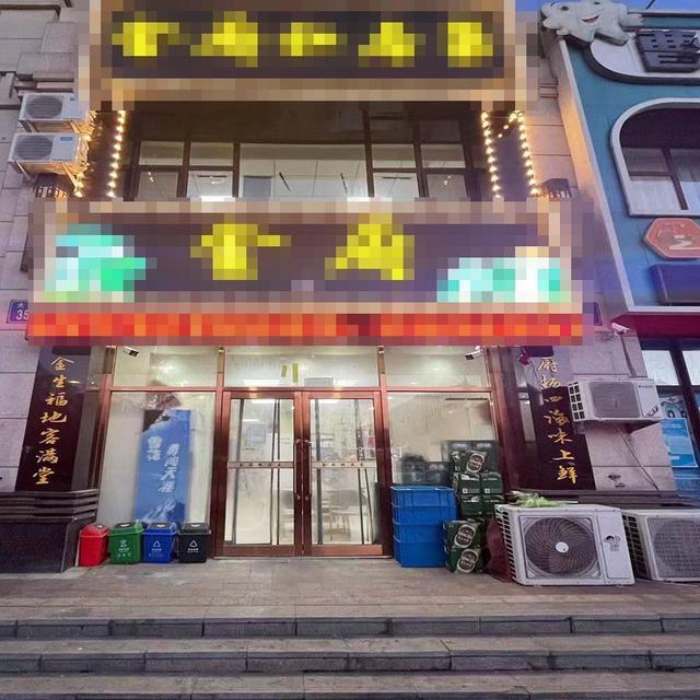 金湾商城主道带zui大的KTV包间餐饮店
