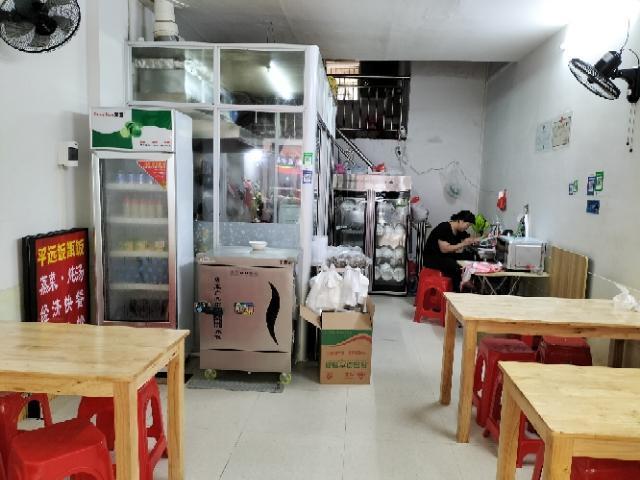 快餐店低价转让，转让费包含压金4千，有意者面谈