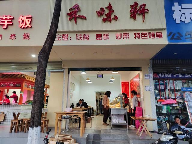 2454（爆铺网）社区门口高人流临街小吃店诚心转让