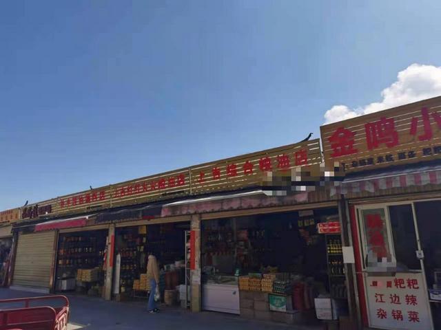 丽江市玉龙县上吉生态综合市场大门口48平小吃店转让