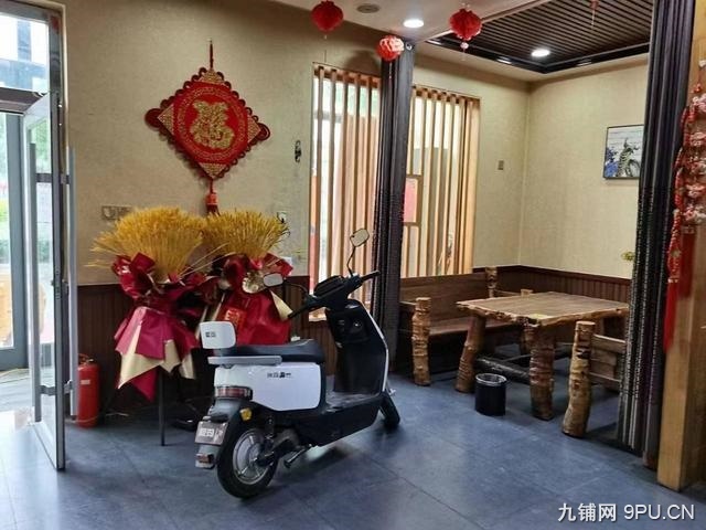 旺铺帮 泊头裕华路饭店出售桌椅等饭店用品价格优惠