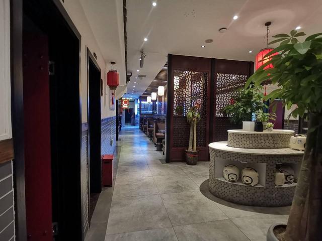 急转十字路口纯一层餐饮店带停车场