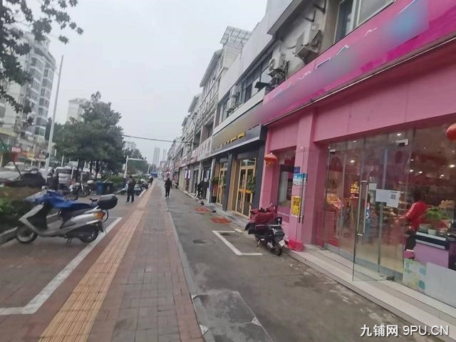 ((优选))  凤凰城旁繁华商业街盈利品牌零食店转让
