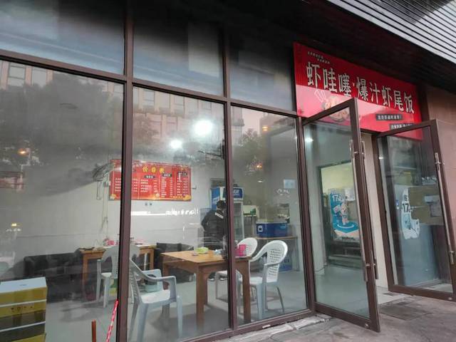闵行浦江地铁旁有照餐馆饭店转让行业不限 