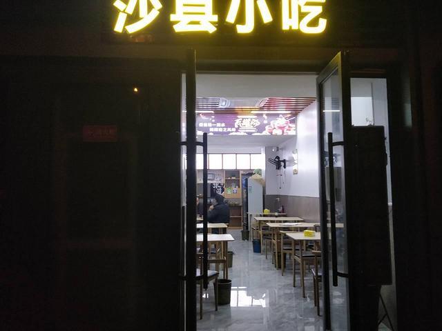 ((优选))  地铁口旁成熟小区商业街旺铺小吃店转让