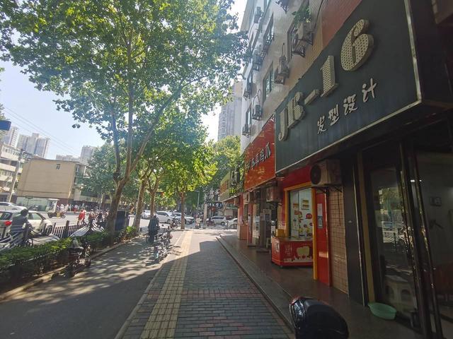 （企商C6059）长安区繁华地段 32平临街美发店