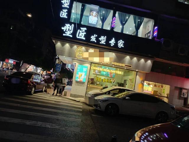 转角位置，营业中冷饮店转让