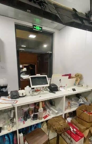 学校内成熟饮品店转让