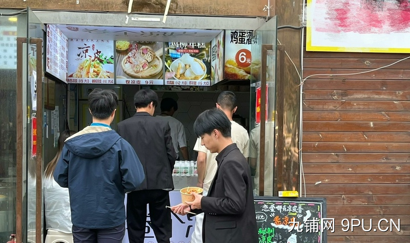 金鸡湖商业广场地铁口出口店铺转让