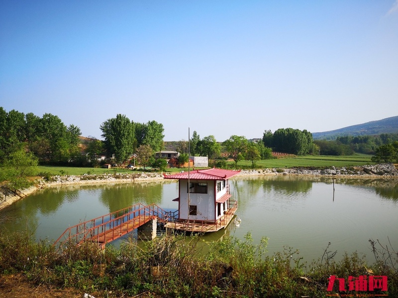 鸿丽鱼塘山庄