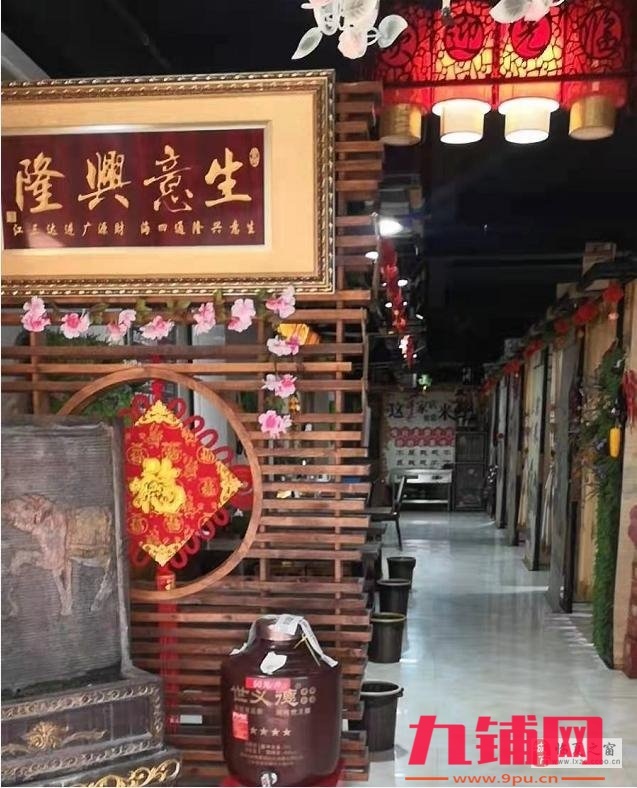 繁华地段餐饮店因结婚低价急转 带停车场