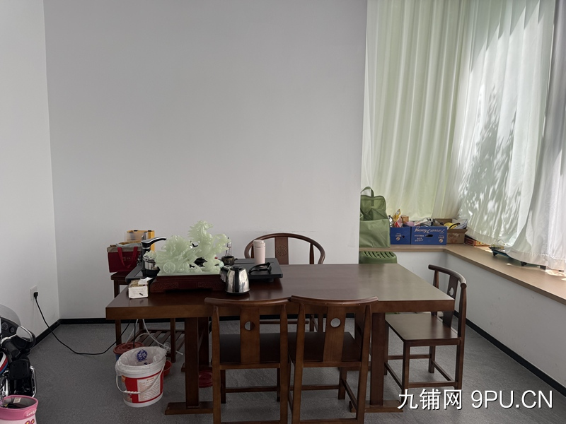 菜鸟驿站加小超市