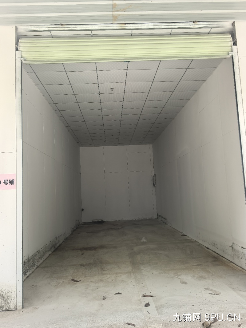 新垦地铁旁美新商业街