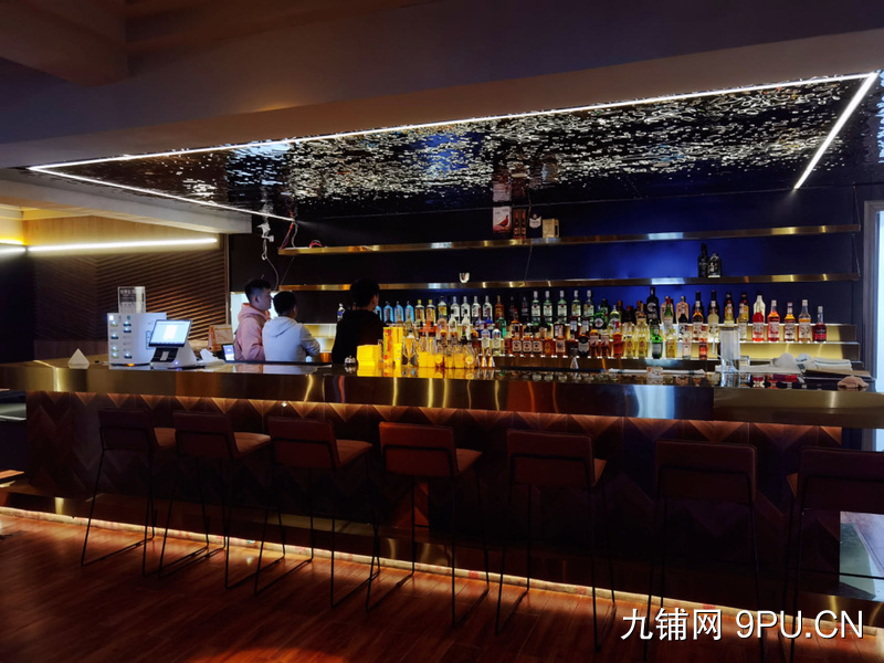 贵阳市中心 繁华路段 南国花锦旁 酒吧转让 可做餐饮、咖啡、酒吧等